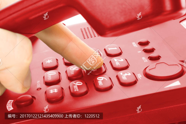 用電話鍵盤的手指