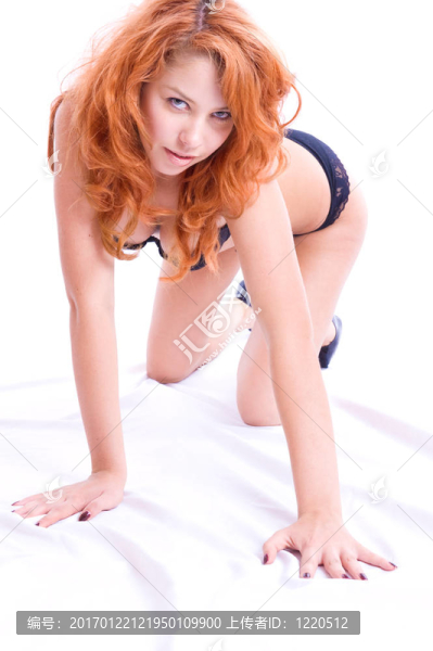 穿黑色內(nèi)衣的性感女孩。