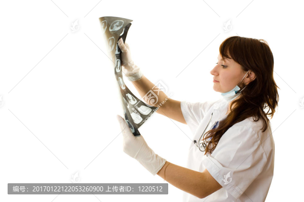 女醫(yī)生看著X射線