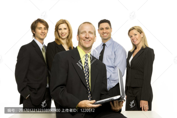 辦公桌附近的商務(wù)人士