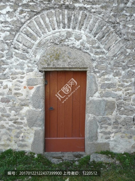 石頭建筑中的木門