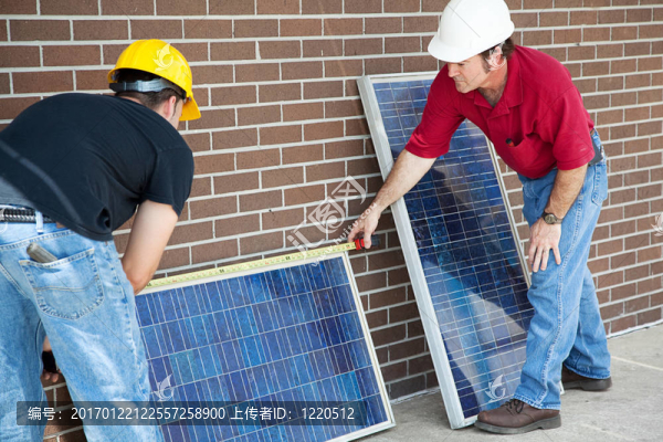 電工測量太陽能電池板