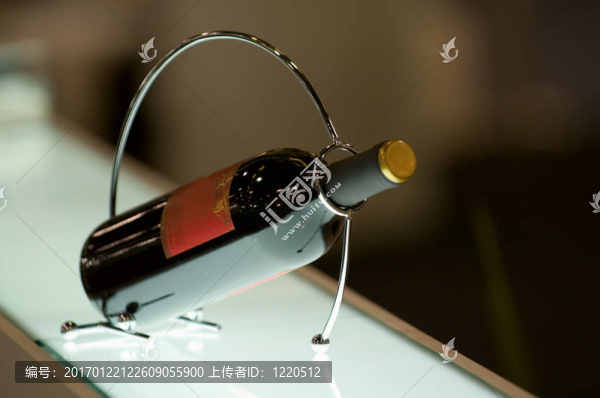 一種夾持器中的瓶