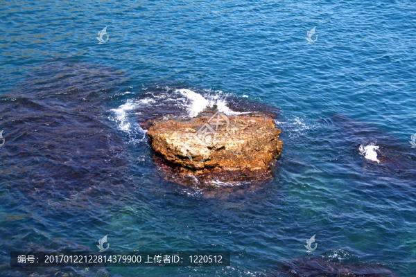 海中的巖石