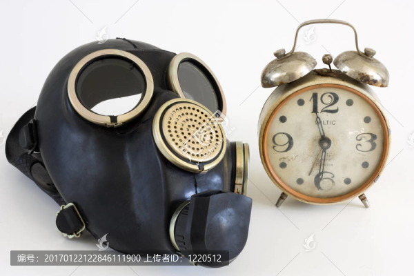 防毒面具。