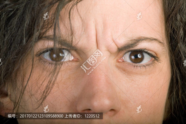 嚴(yán)肅的女人的臉