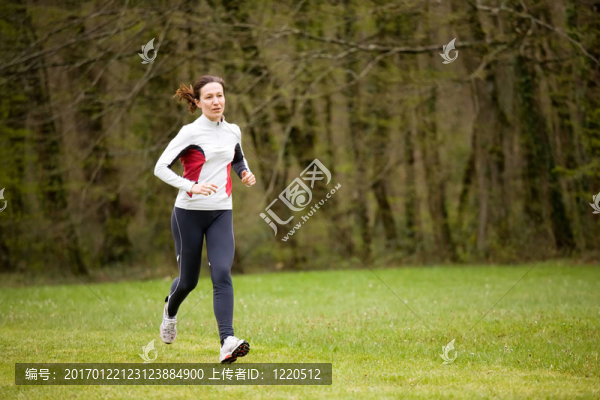 公園里的女人