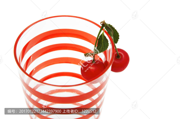 兩個(gè)櫻桃的玻璃杯
