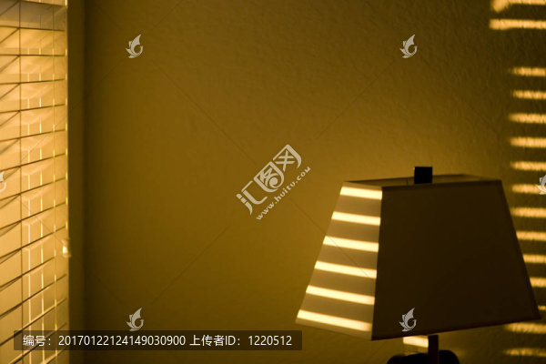 靠窗的