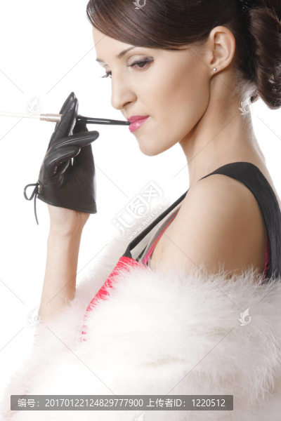 吸煙的女人側(cè)視