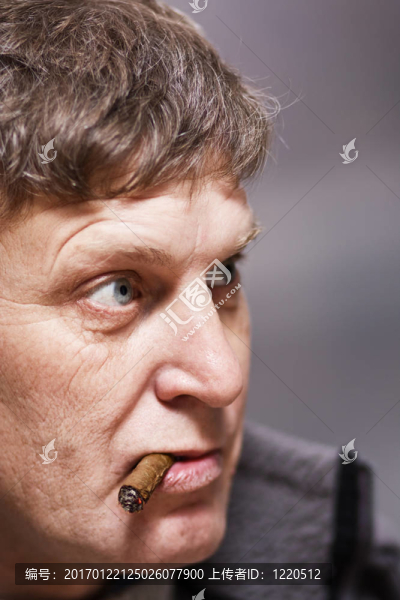 男人與雪茄