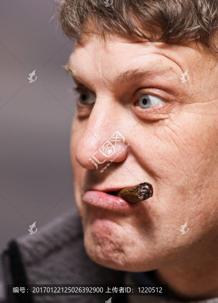 憤怒的男子與雪茄