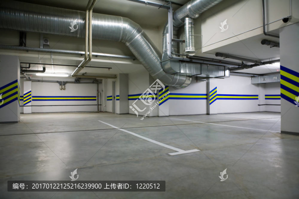 在地窖里停車