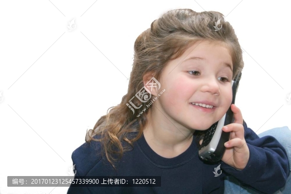 漂亮的年輕女孩在電話里