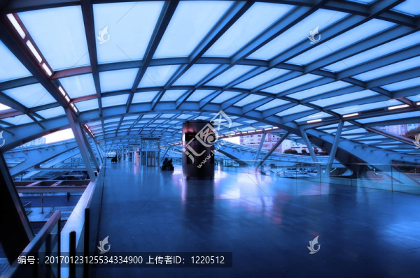 現(xiàn)代火車站建筑