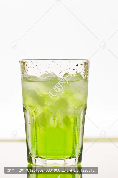 綠色的雞尾酒