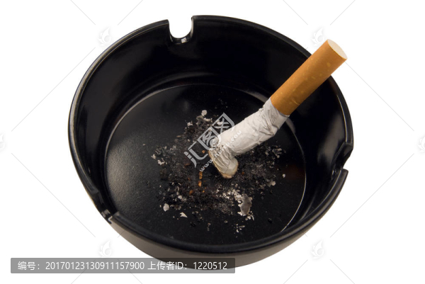 在煙灰缸里的煙頭