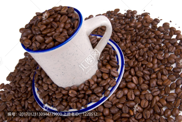 咖啡杯里的咖啡豆