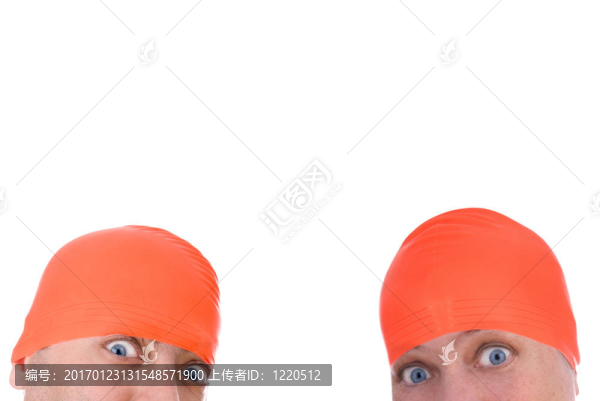 男人和女人用一個橙色的游泳帽