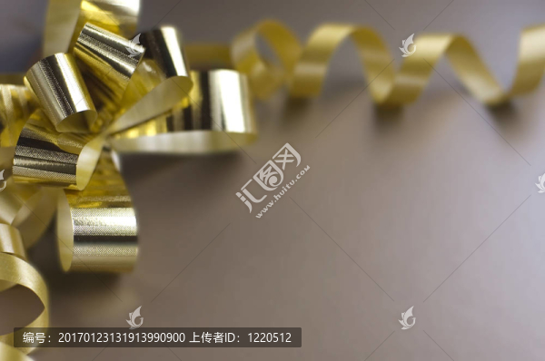 金色絲帶的禮物