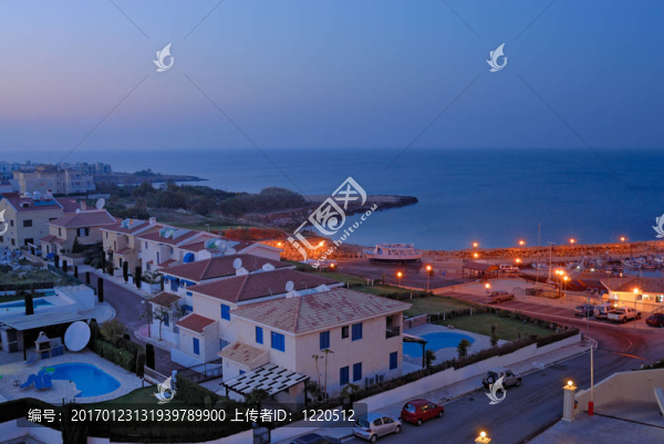 暮色中的假日公寓-匯圖網(wǎng) www.fosd68.com 暮色中的假日公寓