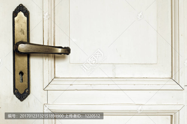 舊質(zhì)樸的白色門細(xì)節(jié)