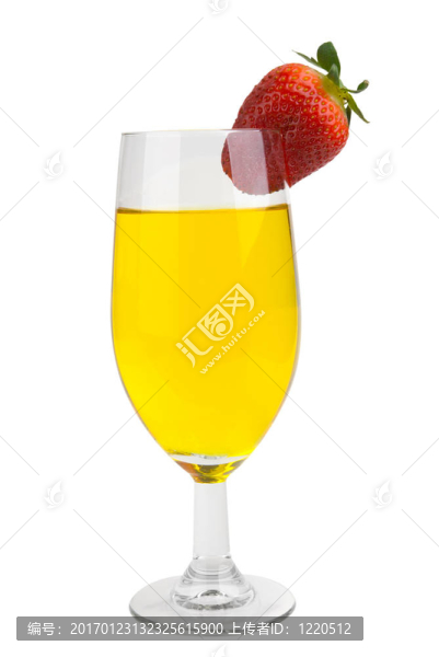 用水果花哨的雞尾酒