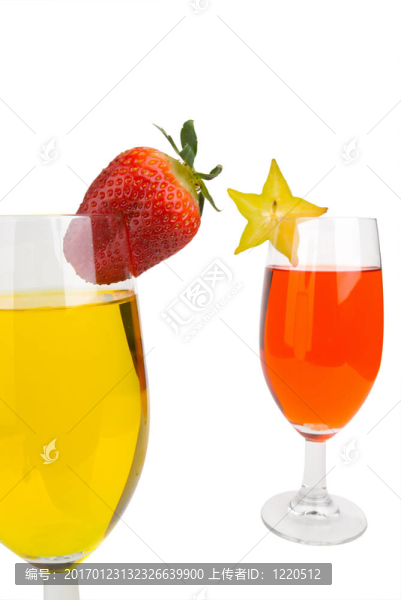 用水果花哨的雞尾酒