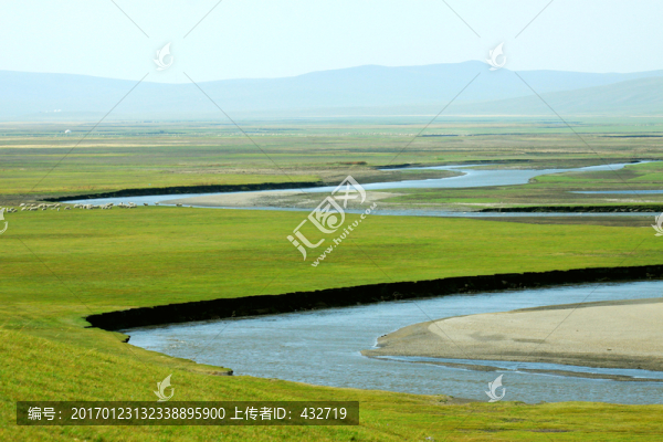 草原河流