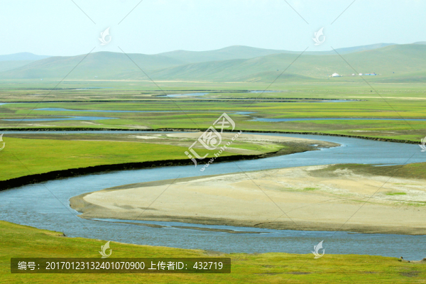 草原上的河流