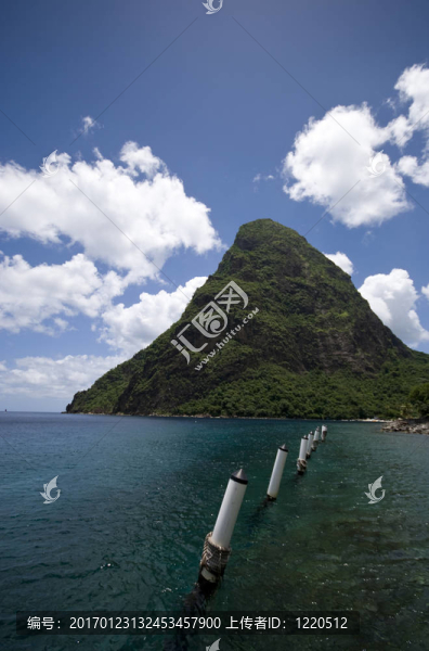 巖釘山
