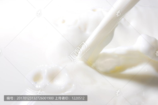 牛奶濺