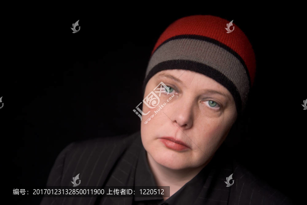 戴針織帽的女人