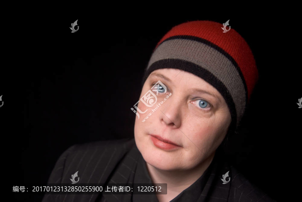 戴針織帽的女人
