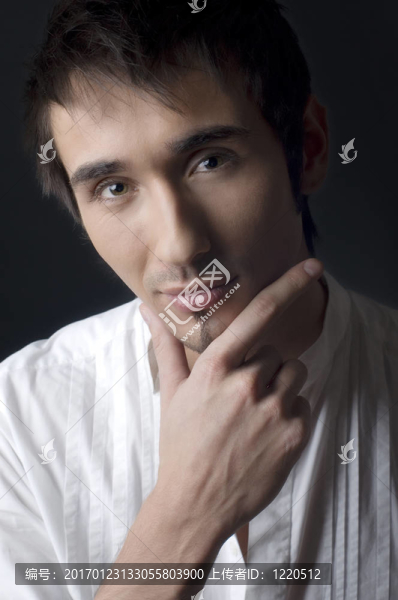 英俊的年輕人肖像