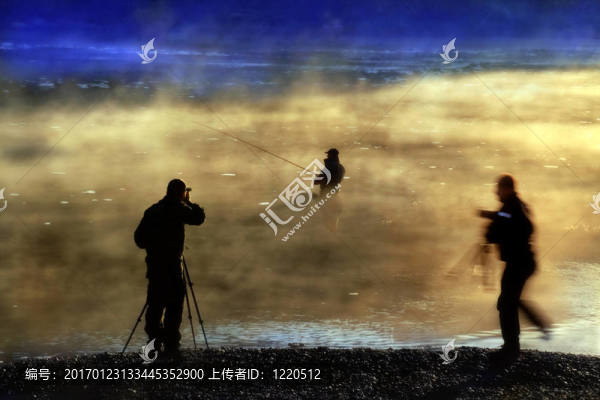 霧中的漁夫-匯圖網(wǎng) www.fosd68.com 霧中的漁夫