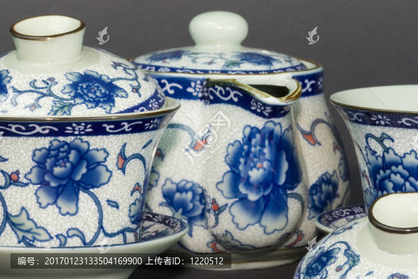 古色古香的茶具