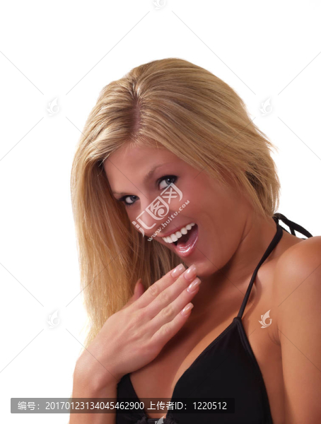 黑色比基尼的年輕金發(fā)女子-匯圖網(wǎng) www.fosd68.com 黑色比基尼的年輕金發(fā)女子