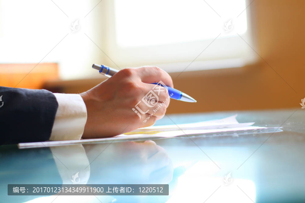 筆的手