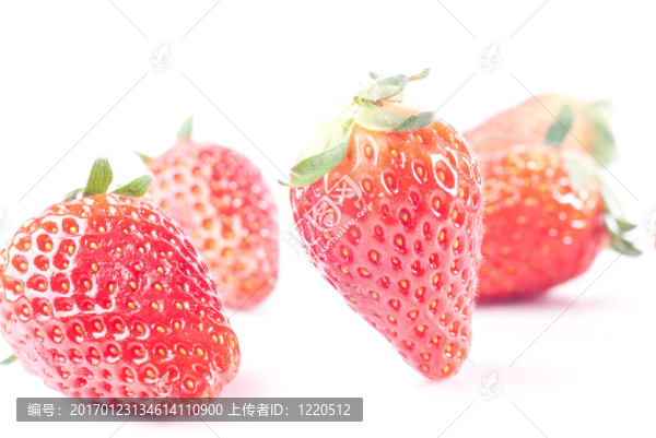 White上的草莓