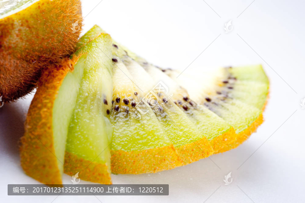 成熟的獼猴桃切片
