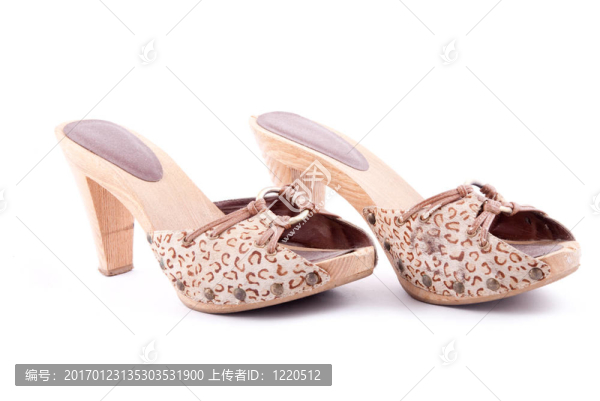 女性夏季鞋