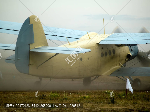 AN-2滑行
