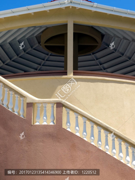 隨著樓梯粉刷房屋、亭