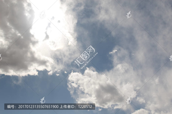 云與太陽背景