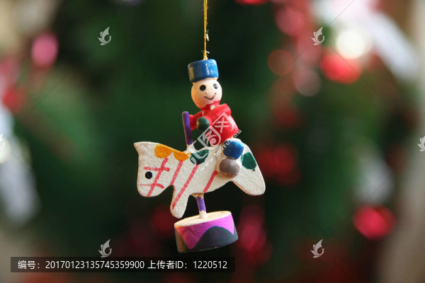 旋轉(zhuǎn)木馬的圣誕裝飾