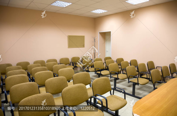 室內(nèi)會(huì)議廳內(nèi)粉紅色色調(diào)