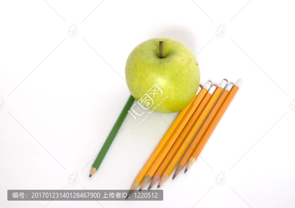 彩色鉛筆和蘋(píng)果