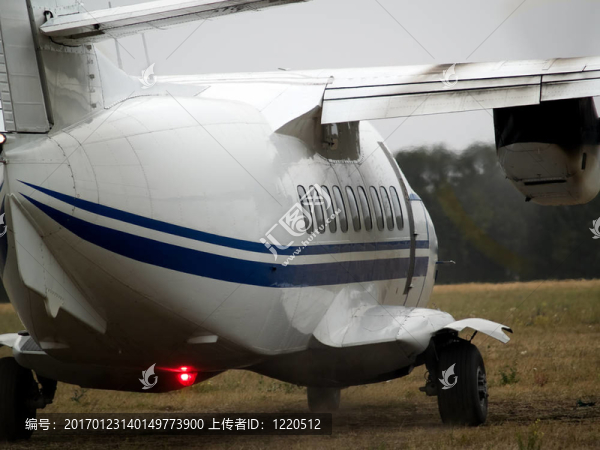 通勤飛機滑行