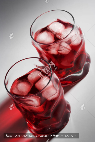 雞尾酒和冰